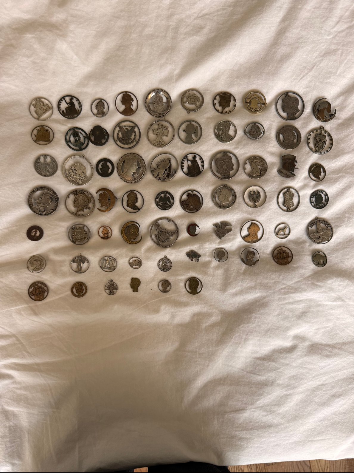Lot de 60 pièces de monnaie du monde entier, découpées