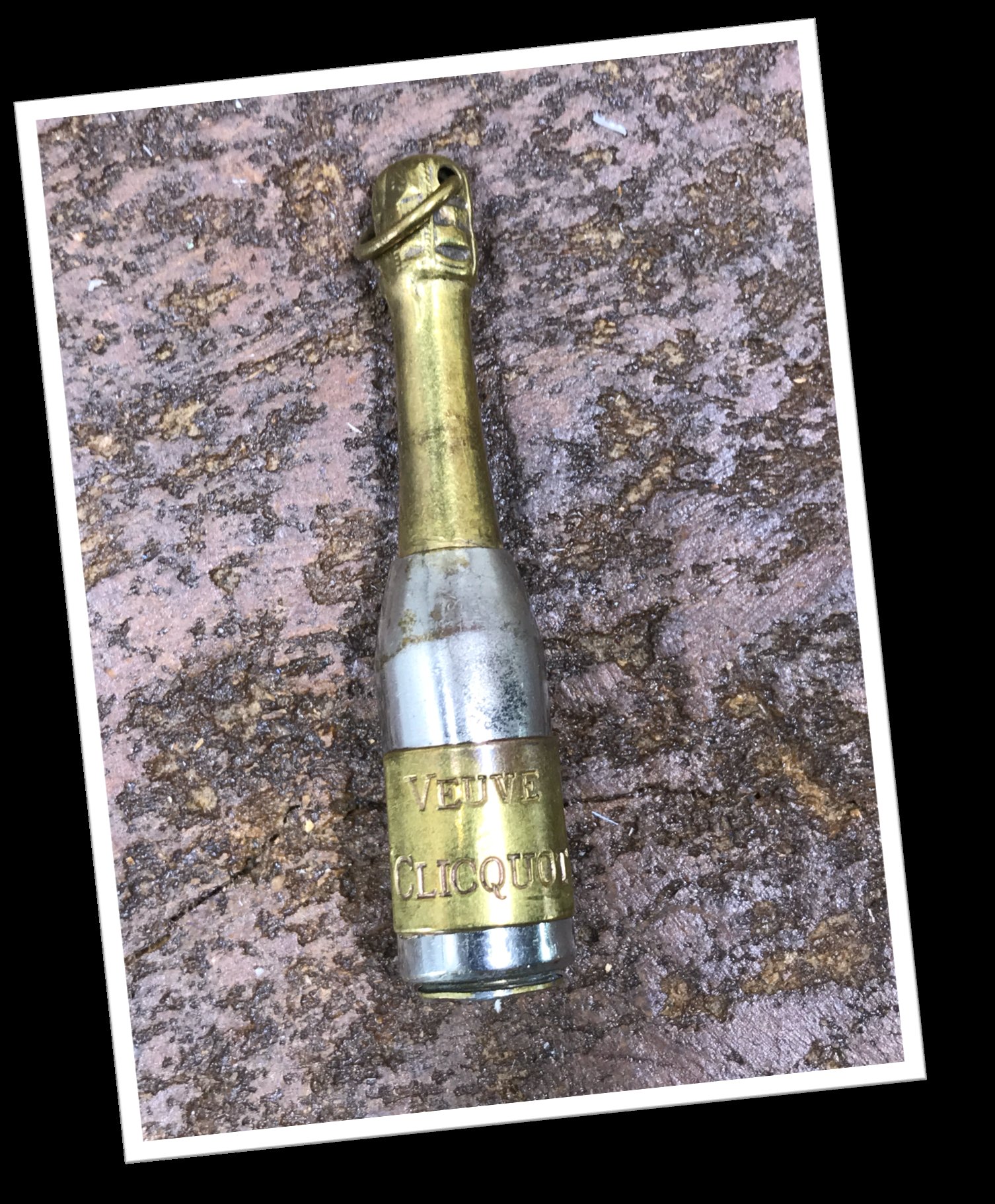 VEUVE CLICQOT N.I 1900 PERCE-CIGARE MAGNUM DE CHAMPAGNE PIQ.