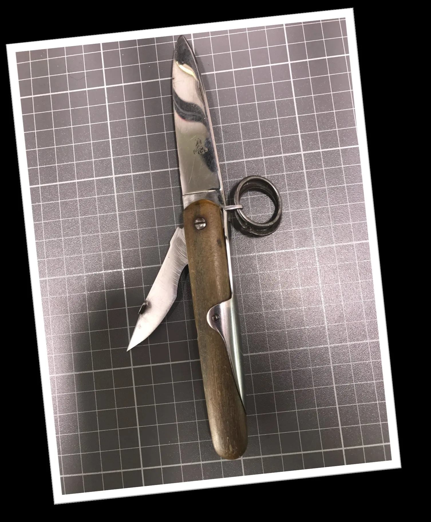 Couteau navette Eloi 1970 cran d'arrêt, manche corne bovine, lame inox gravée, poinçon artisan visible, coutellerie française vintage